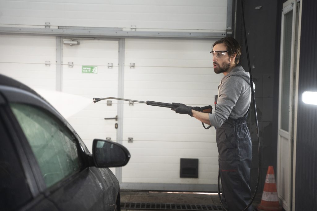 How Dubai’s Water Regulations Influence Mobile Car Wash Services