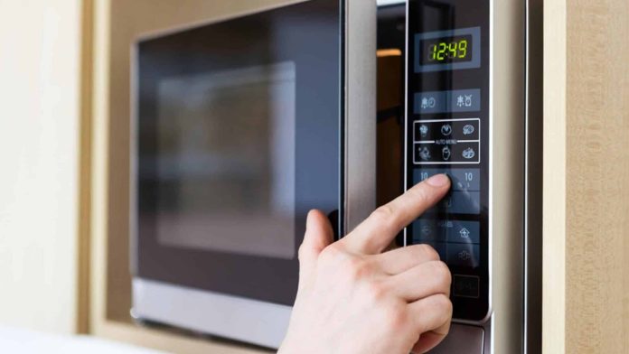 mikrowelle_01-e1621597899861-2240x1260 Beste Mikrowelles heizt Abendessen, Beste Saugroboter reinigt Böden