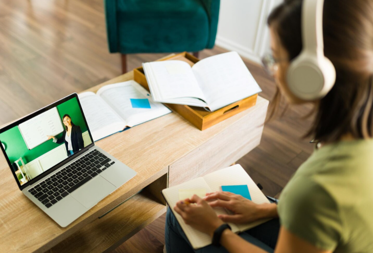 Why You Should Enroll in Online Spanish Courses